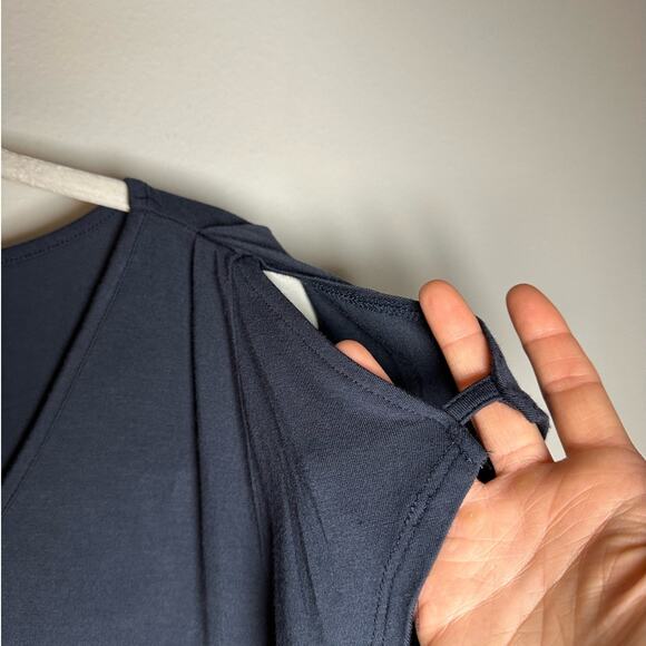 Velvet by Graham & Spencer Blue Short Sleeve Cold-Shoulder Blouse Women's Small - Picture 5 of 7